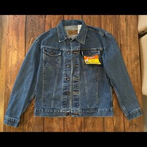 NWT Wrangler Cowboy Cut Denim Jacket - Size Medium